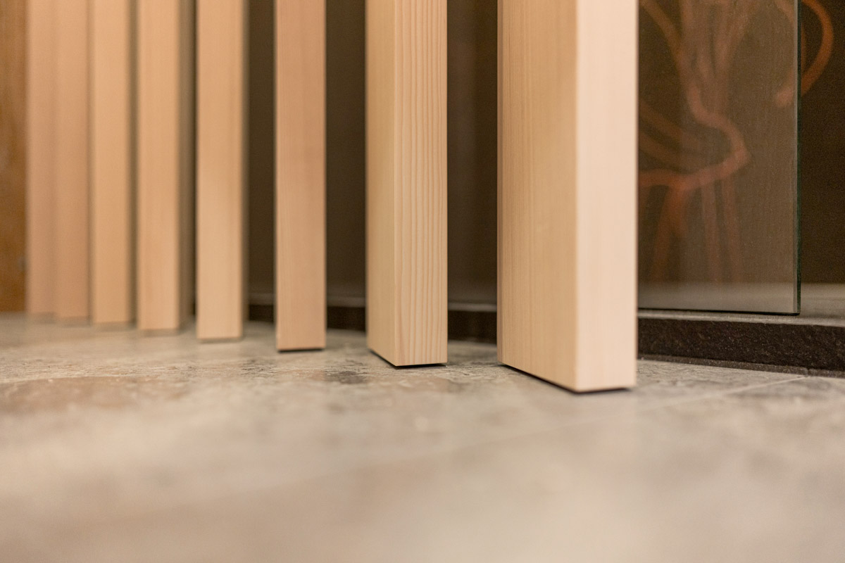 Drehbare Holzlamellen Wand für das Bad