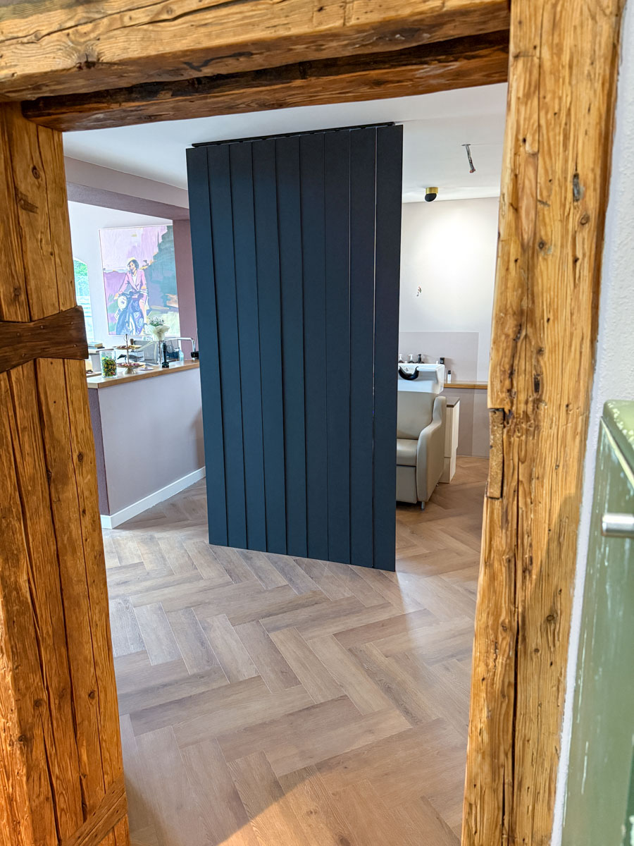 lamellenwand-linoleum-friseur-haargold02