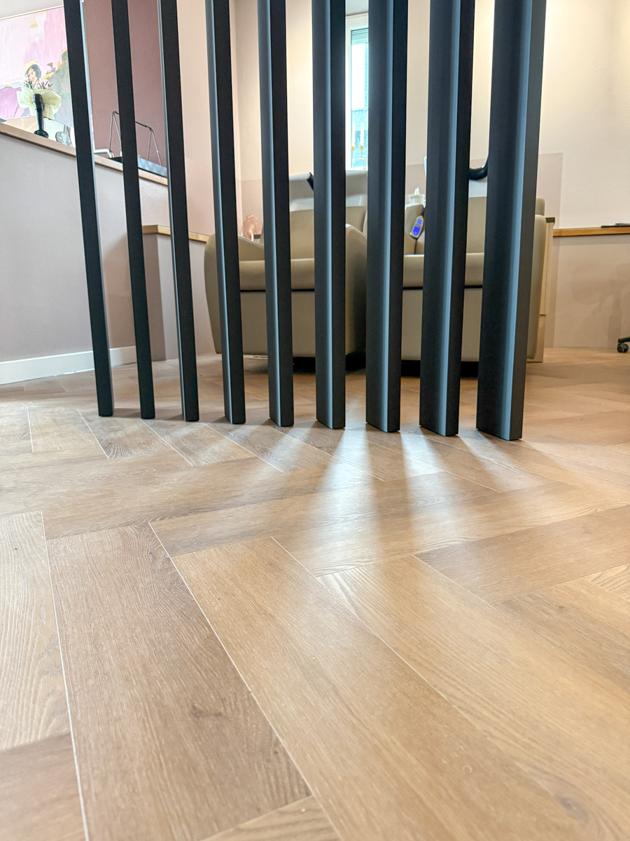 lamellenwand-linoleum-friseur-haargold05