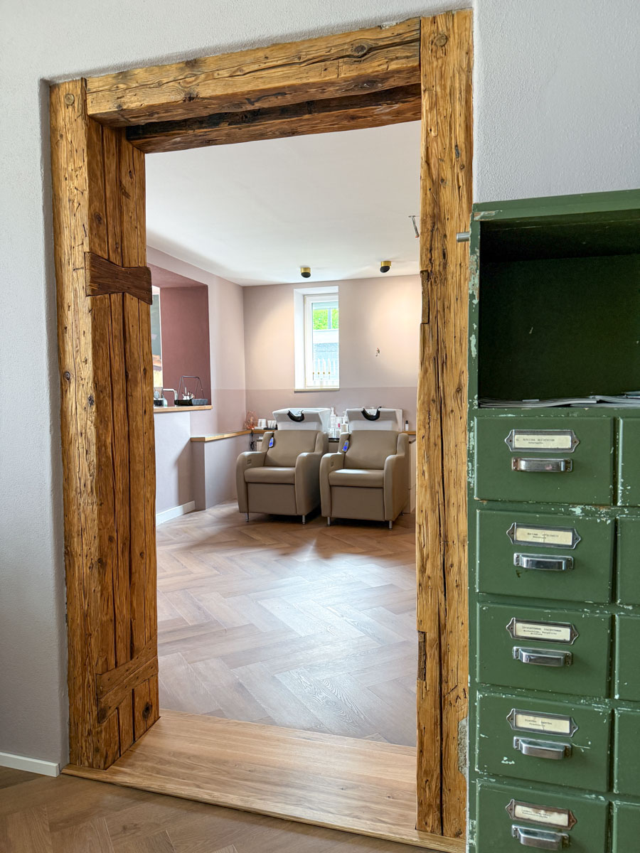 lamellenwand-linoleum-friseur-haargold10