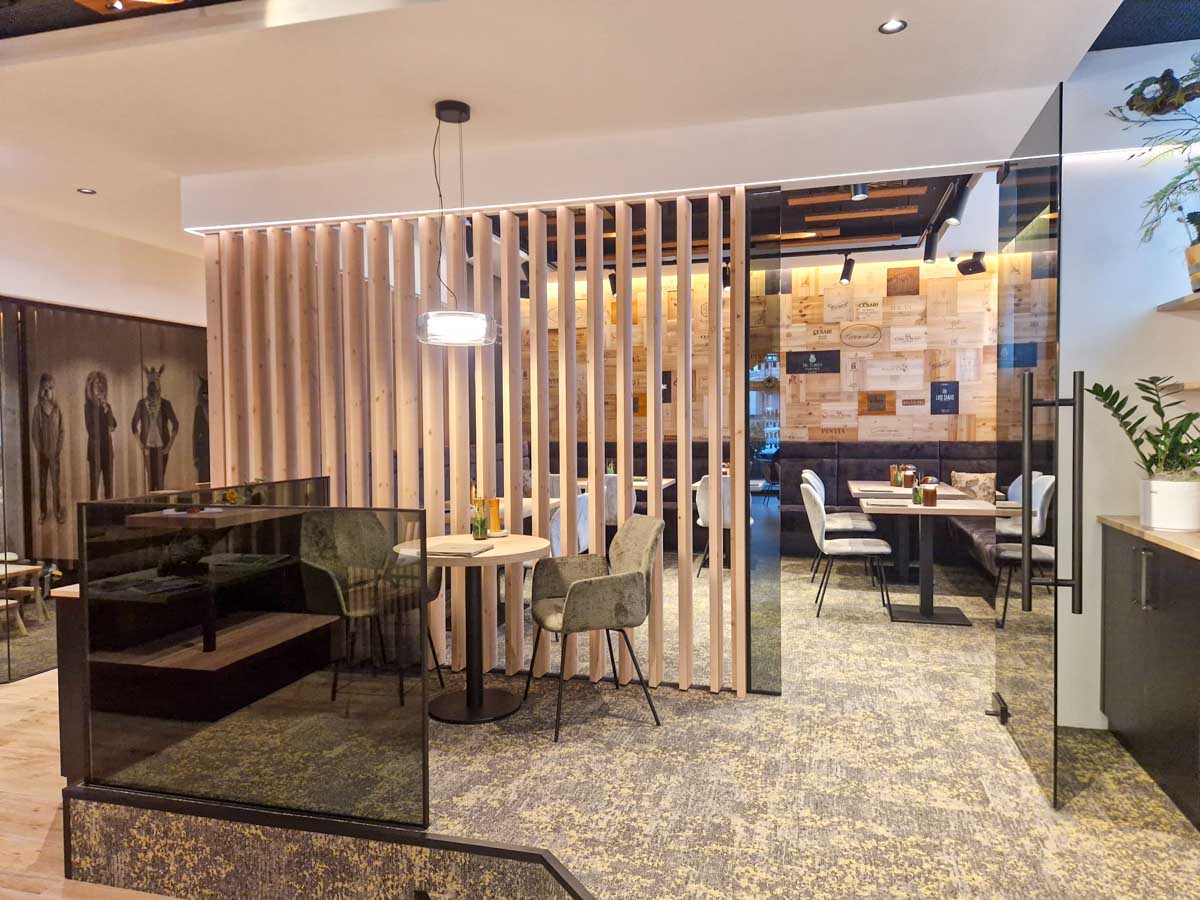 elektronisch-drehbare-lamellen-restaurant-graz-01