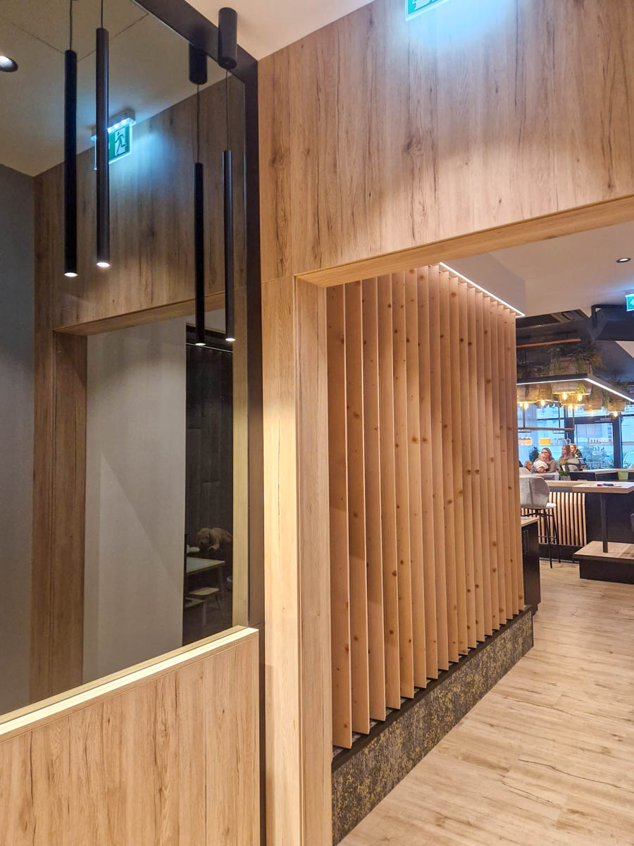 elektronisch-drehbare-lamellen-restaurant-graz-03