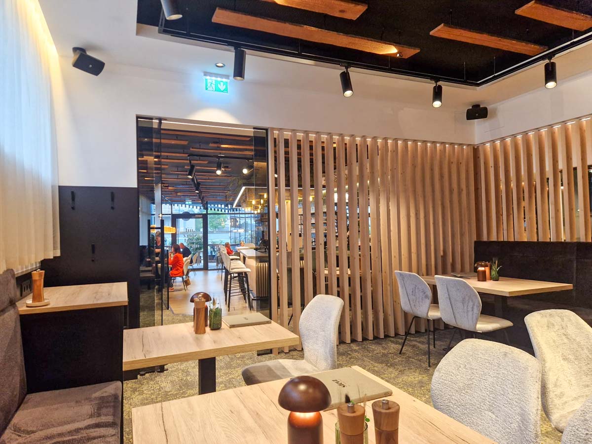 elektronisch-drehbare-lamellen-restaurant-graz-05