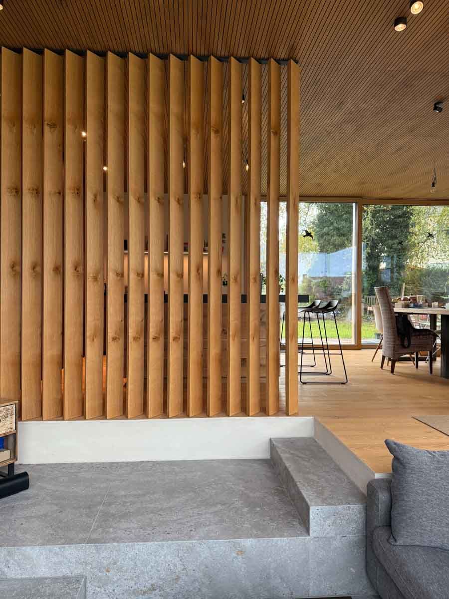 drehbare-lamellenwand-eiche-astig-kueche-wohnen-chiemgau-05