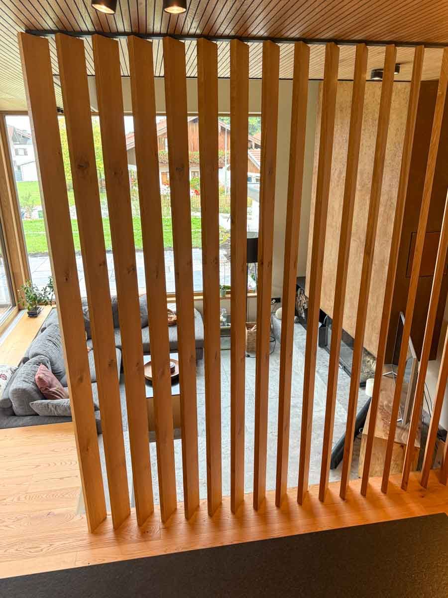 drehbare-lamellenwand-eiche-astig-kueche-wohnen-chiemgau-10