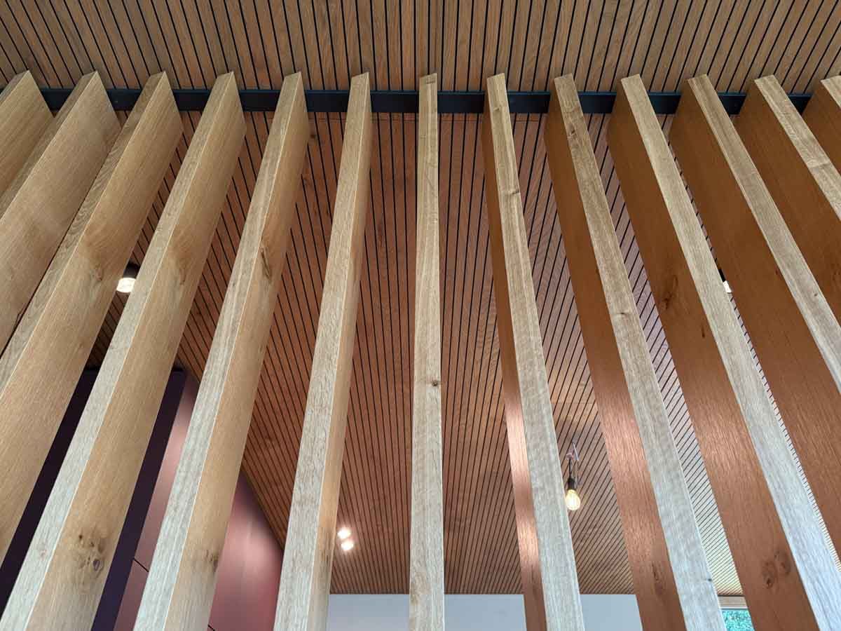 drehbare-lamellenwand-eiche-astig-kueche-wohnen-chiemgau-07