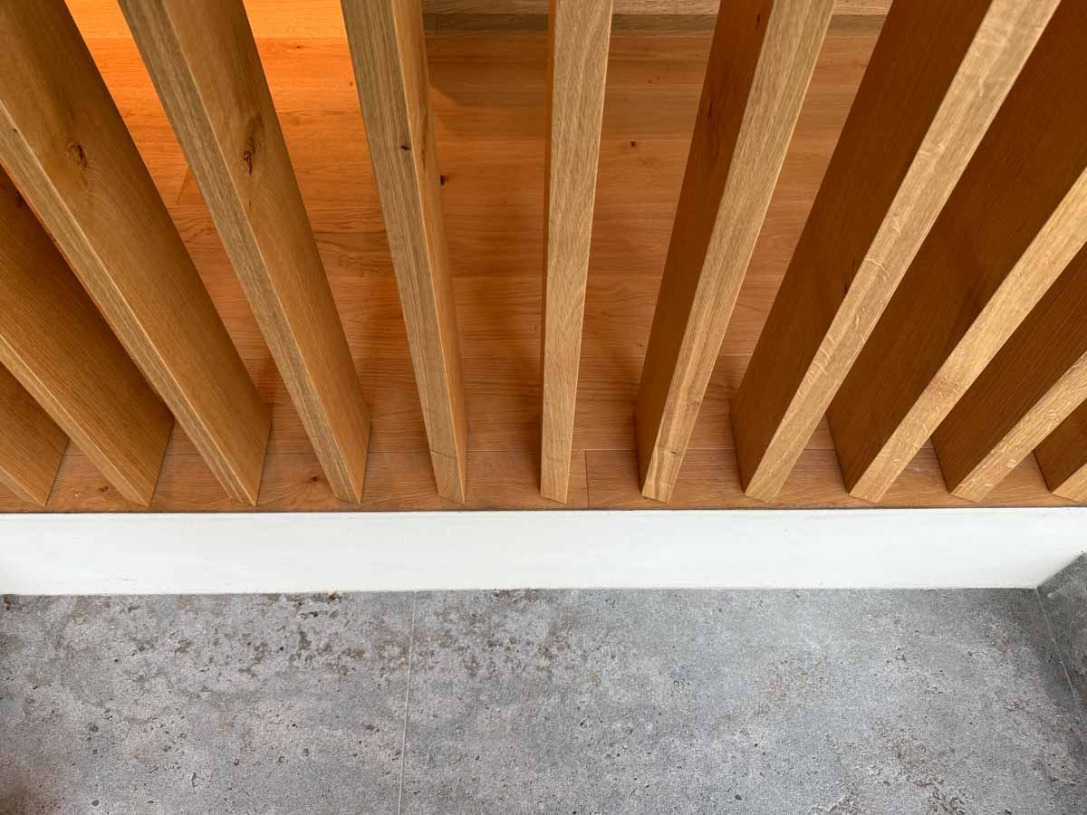 drehbare-lamellenwand-eiche-astig-kueche-wohnen-chiemgau-08