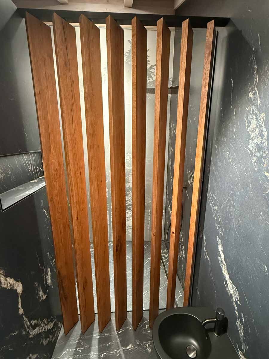 lamellenwand-bad-dusche-altholz-wohnung-rosenheim-04
