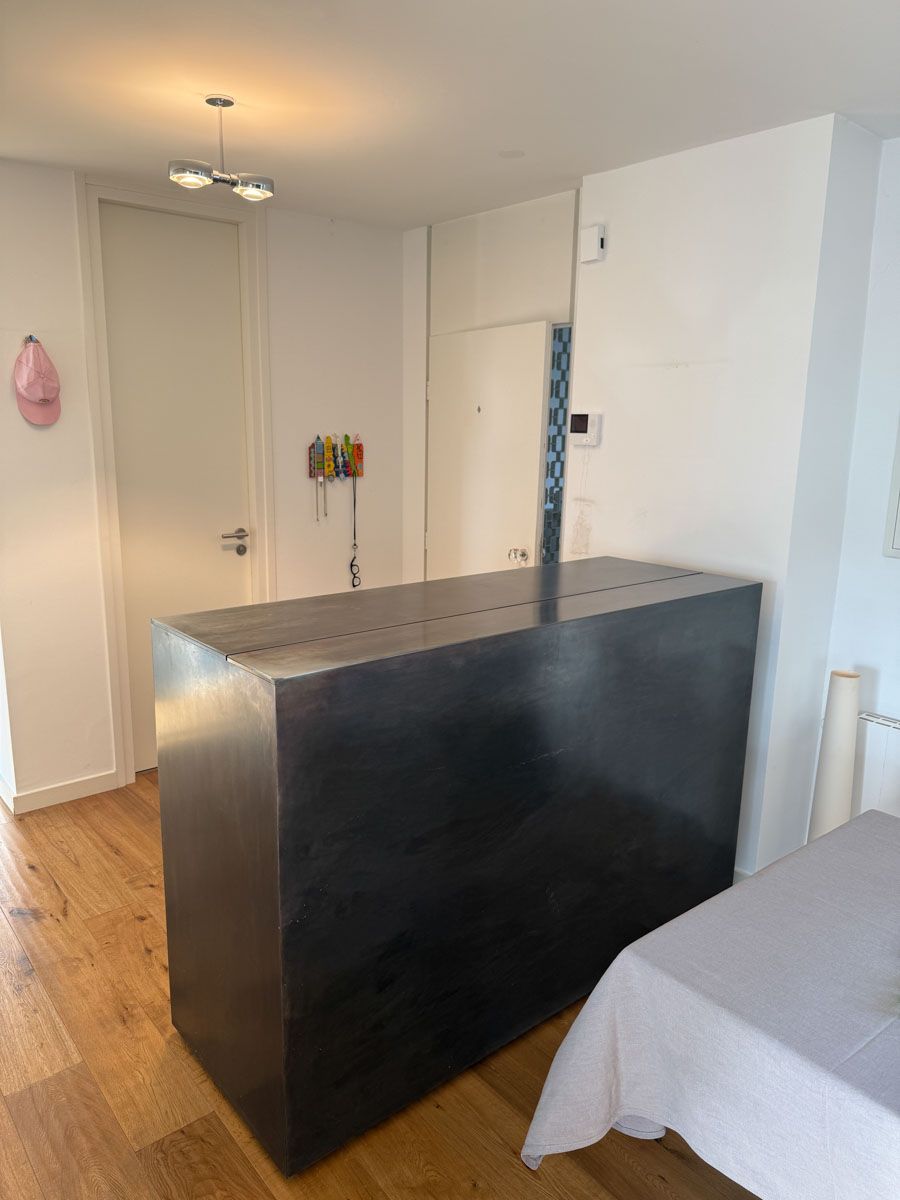 vorher-lamellenwand-eingangsbereich-eiche-linoleum-loft-muenchen-02