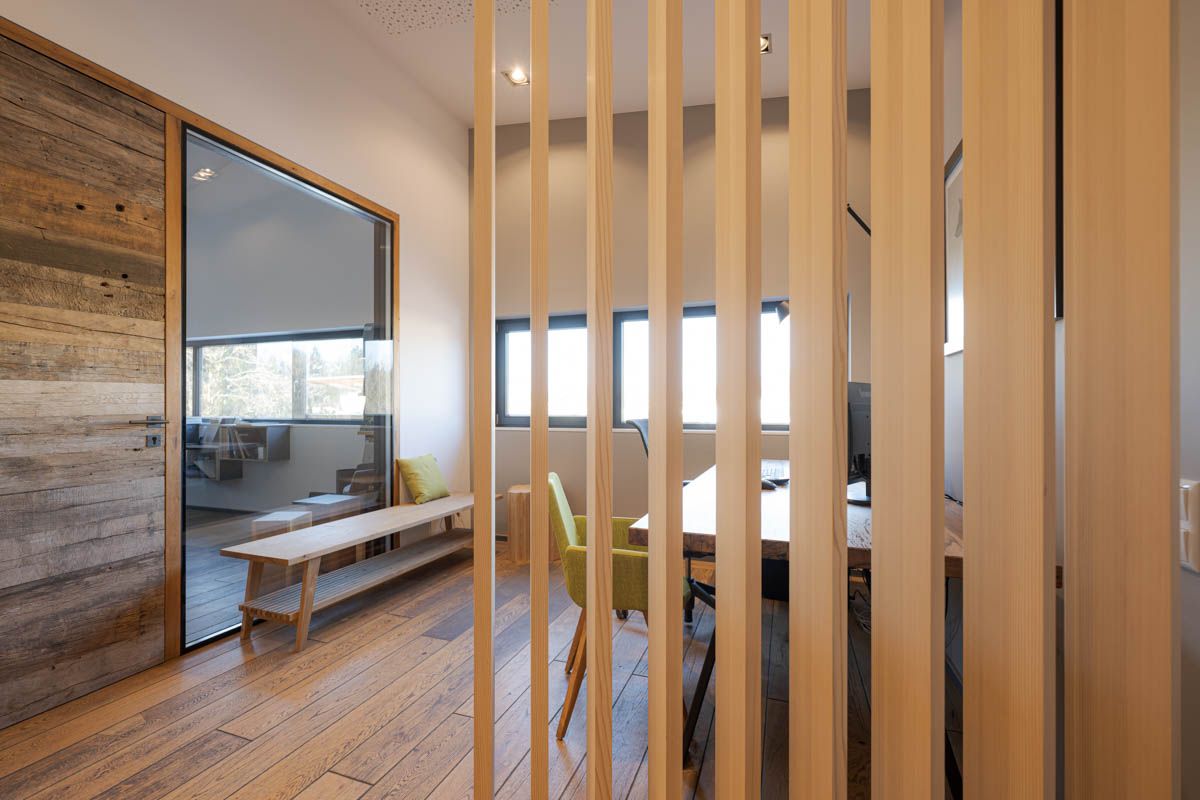 lamellenwand-tanne-arbeitsplatz-stephanskirchen-02