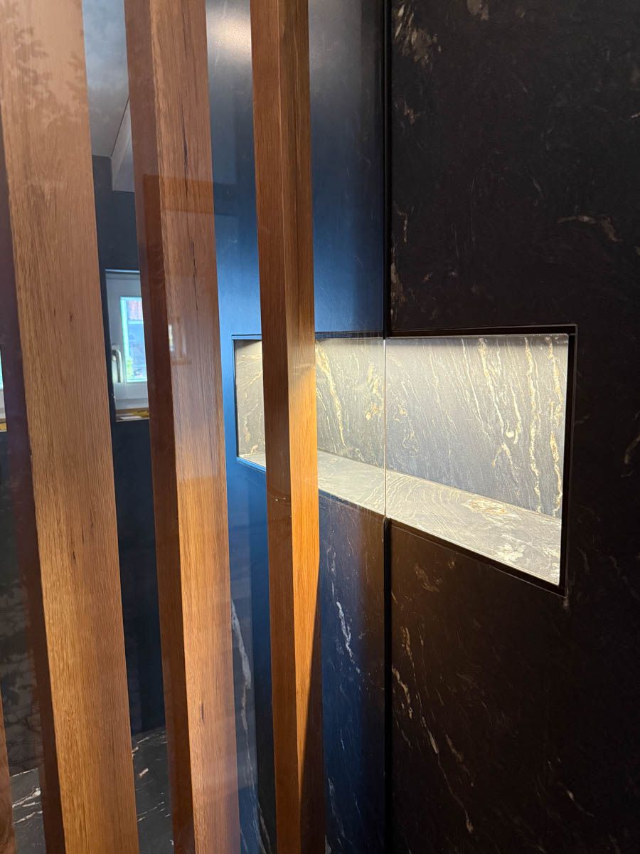 lamellenwand-bad-dusche-altholz-wohnung-rosenheim-01