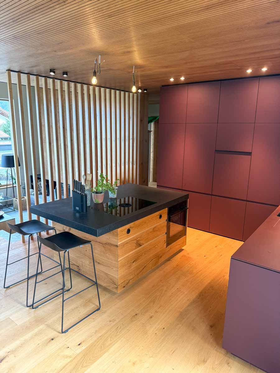 drehbare-lamellenwand-eiche-astig-kueche-wohnen-chiemgau-13